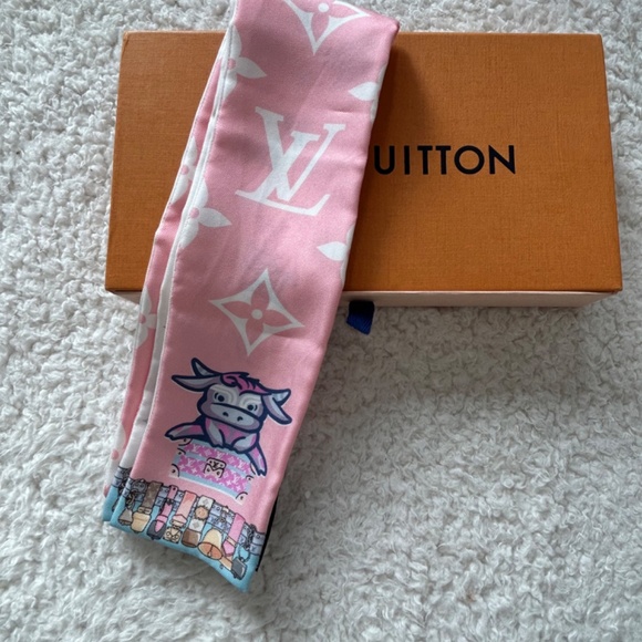 LIMITED EDITION LOUIS VUITTON YEAR OF THE OX RODEO BANDEAU - M76670 - Picture 14 of 15